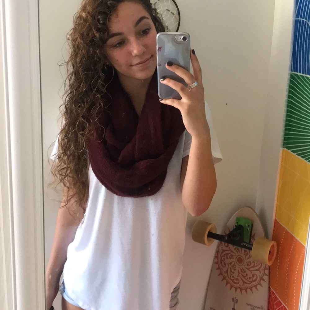 burgundy scarf 🧣